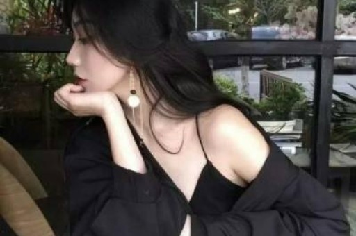 三观炸裂！44岁李小璐五一曝美照网友：像包容成龙一样包容她